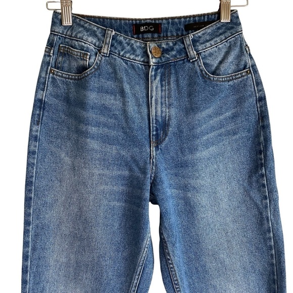 Urban Outfitters BDG High Rise Mom Jean Vintage Mid Wash 90s Style Tapered 25x27 - Picture 3 of 16